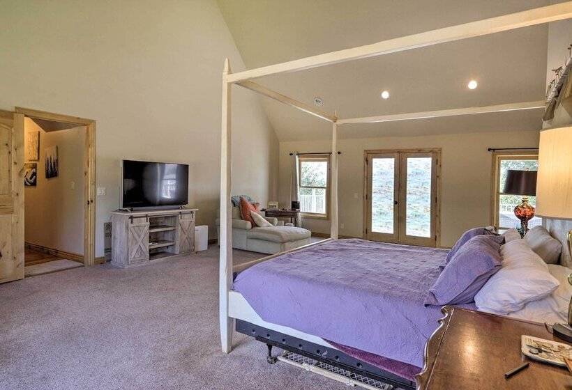 Fruita Victorian Home W/ Hot Tub + Mountains!