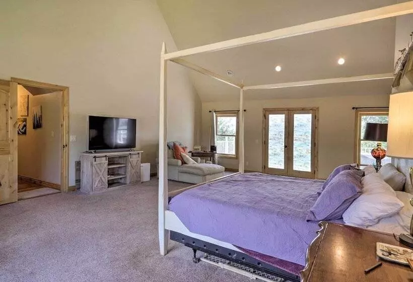 Fruita Victorian Home W/ Hot Tub + Mountains!