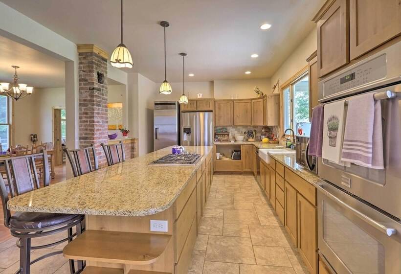 Fruita Victorian Home W/ Hot Tub + Mountains!