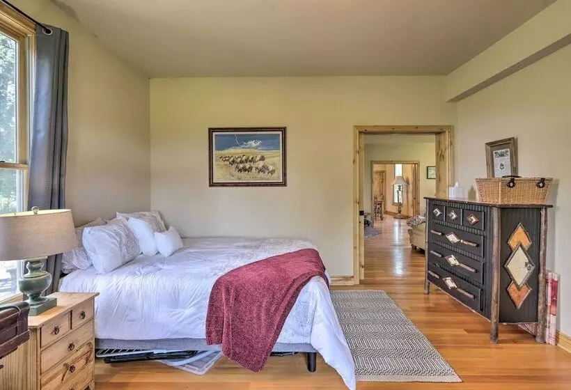 Fruita Victorian Home W/ Hot Tub + Mountains!