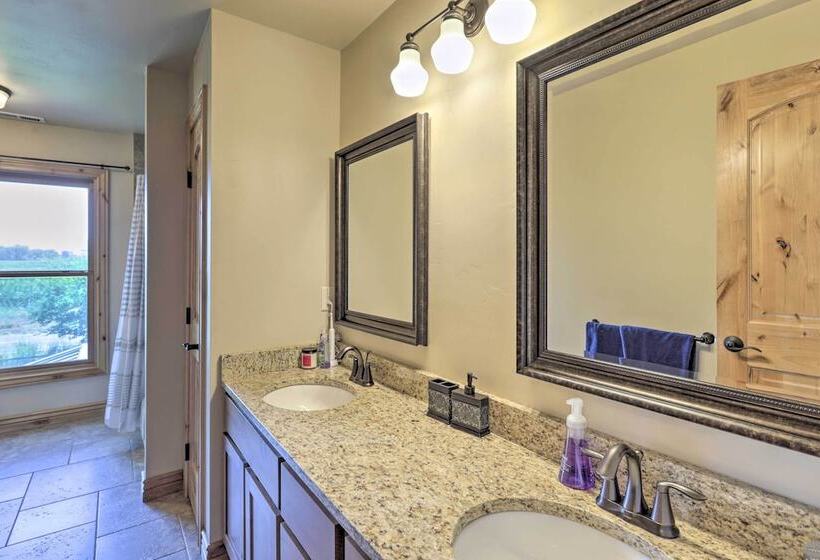 Fruita Victorian Home W/ Hot Tub + Mountains!