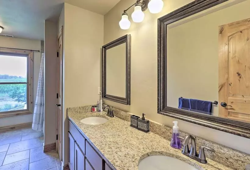 Fruita Victorian Home W/ Hot Tub + Mountains!