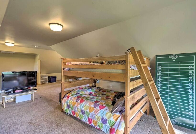 Fruita Victorian Home W/ Hot Tub + Mountains!