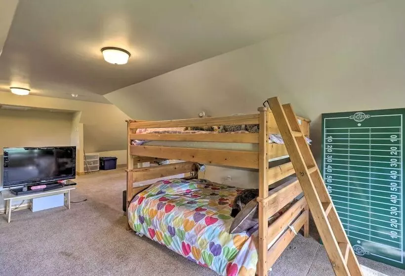 Fruita Victorian Home W/ Hot Tub + Mountains!