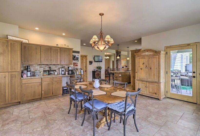 Fruita Victorian Home W/ Hot Tub + Mountains!