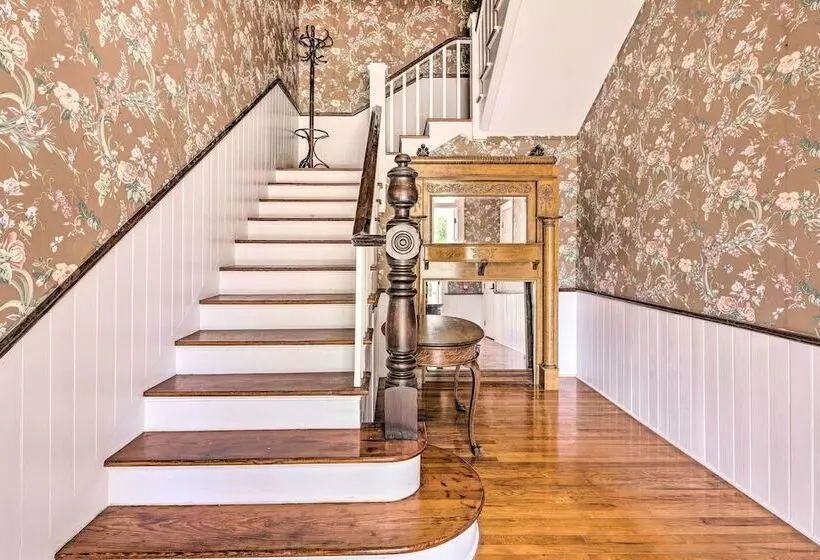 Historic 1891 Ocala Apartment W/ Original Touches!