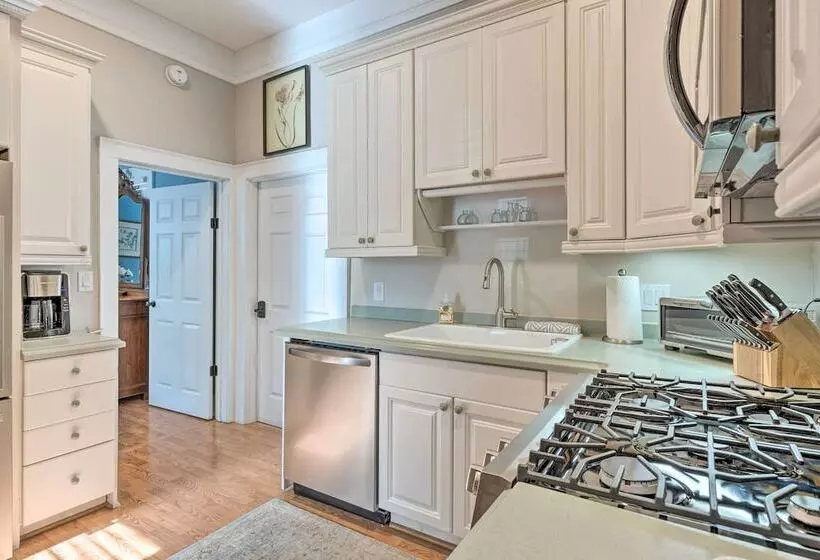 Historic 1891 Ocala Apartment W/ Original Touches!