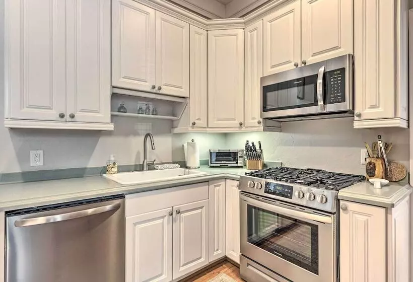 Historic 1891 Ocala Apartment W/ Original Touches!