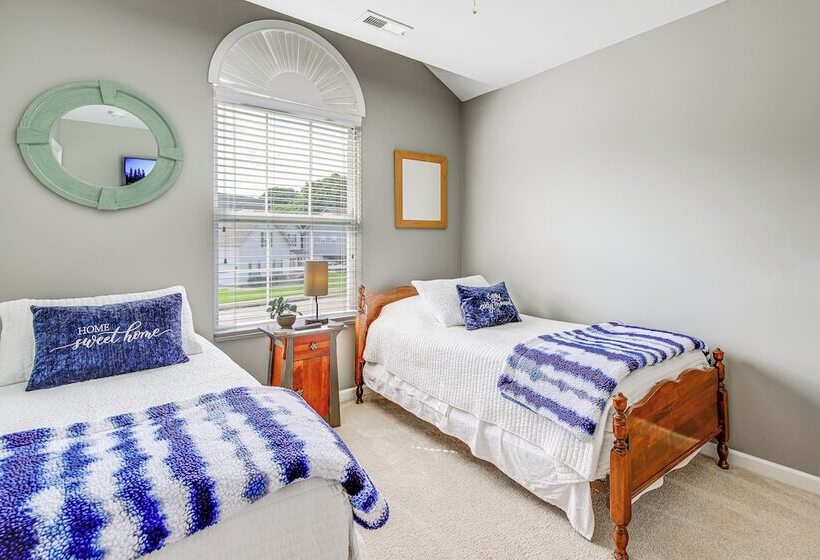 Home Sweet Home  W/ Private Pool + Patio!