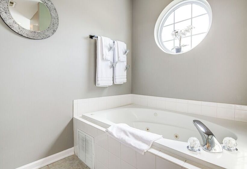 Home Sweet Home  W/ Private Pool + Patio!