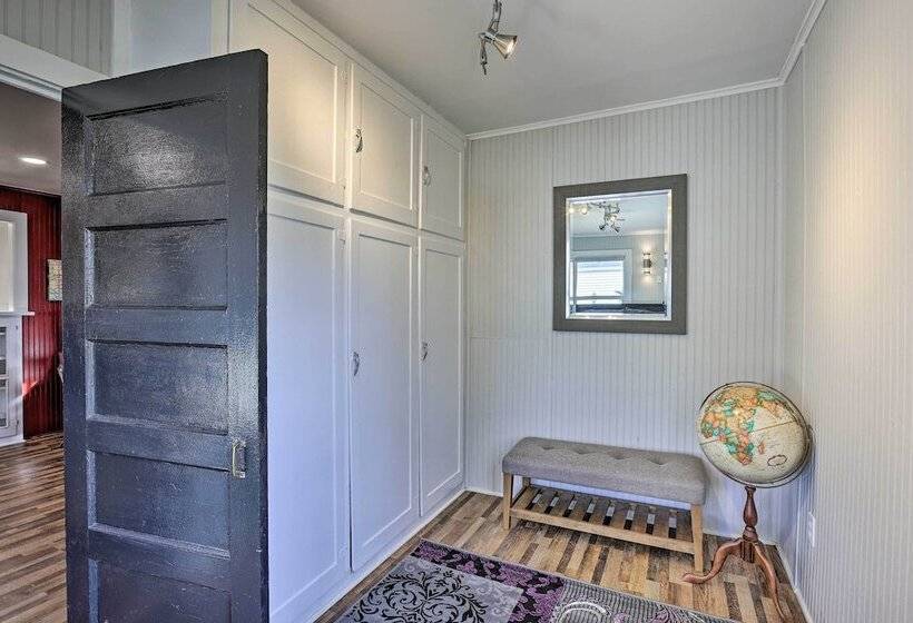 Homey Cottage With Sunroom & Smart Tv!