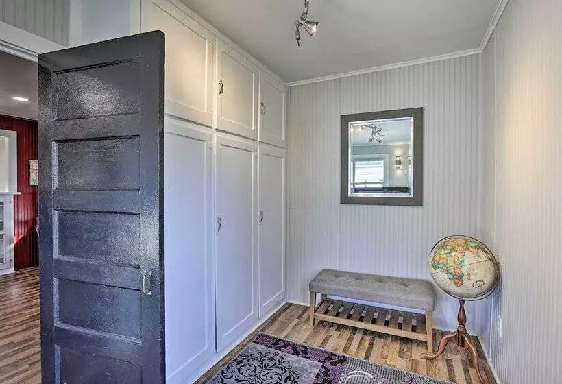 Homey Cottage With Sunroom & Smart Tv!