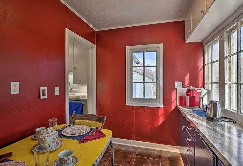 Homey Cottage With Sunroom & Smart Tv!