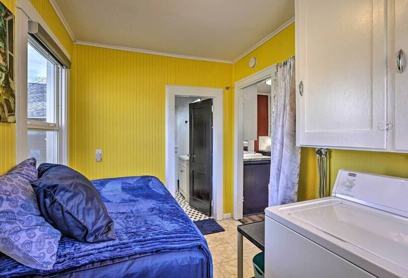 Homey Cottage With Sunroom & Smart Tv!