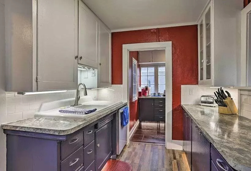 Homey Cottage With Sunroom & Smart Tv!