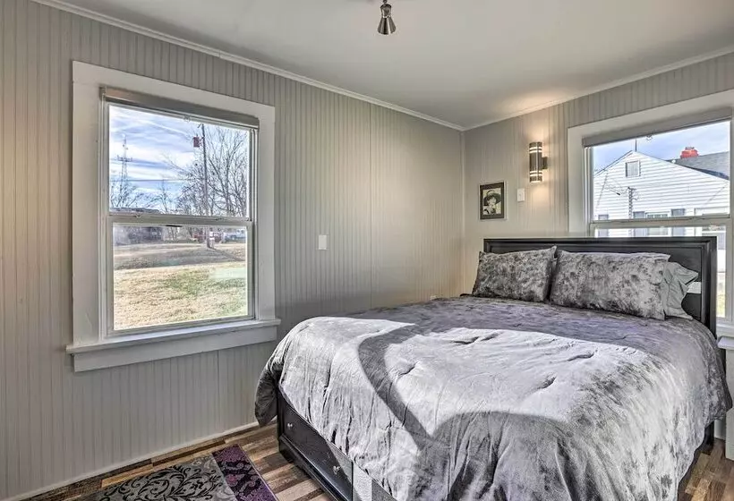 Homey Cottage With Sunroom & Smart Tv!