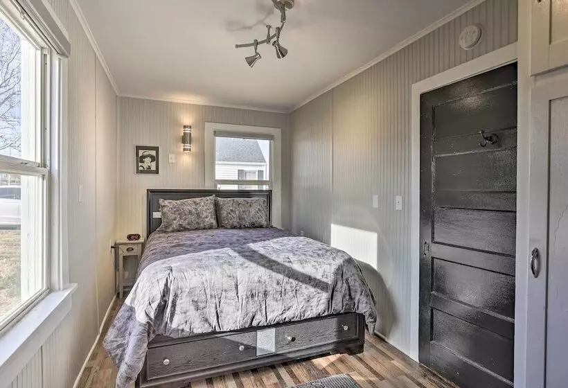 Homey Cottage With Sunroom & Smart Tv!