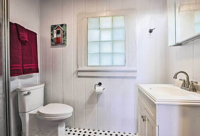 Homey Cottage With Sunroom & Smart Tv!