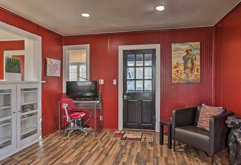 Homey Cottage With Sunroom & Smart Tv!