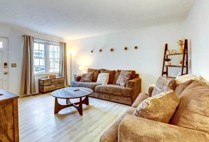 Inviting Frankfort Home Near Bourbon Trail!