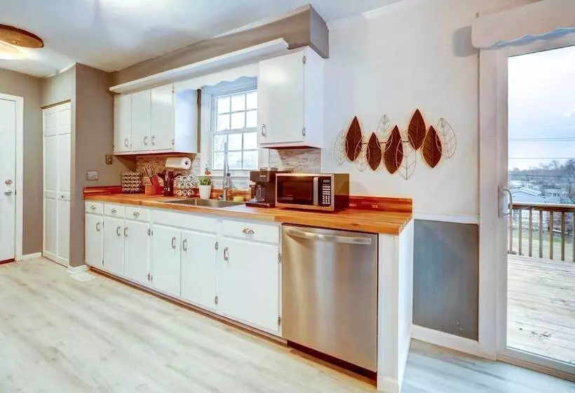 Inviting Frankfort Home Near Bourbon Trail!