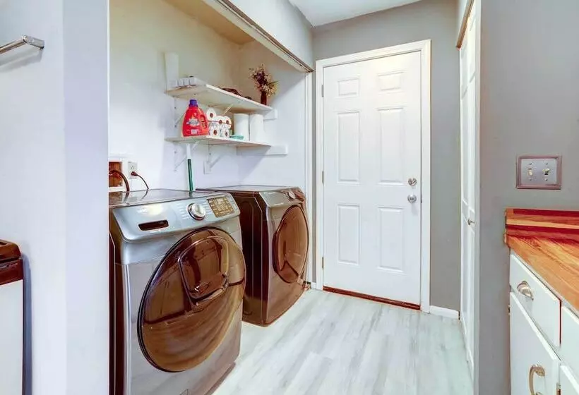 Inviting Frankfort Home Near Bourbon Trail!