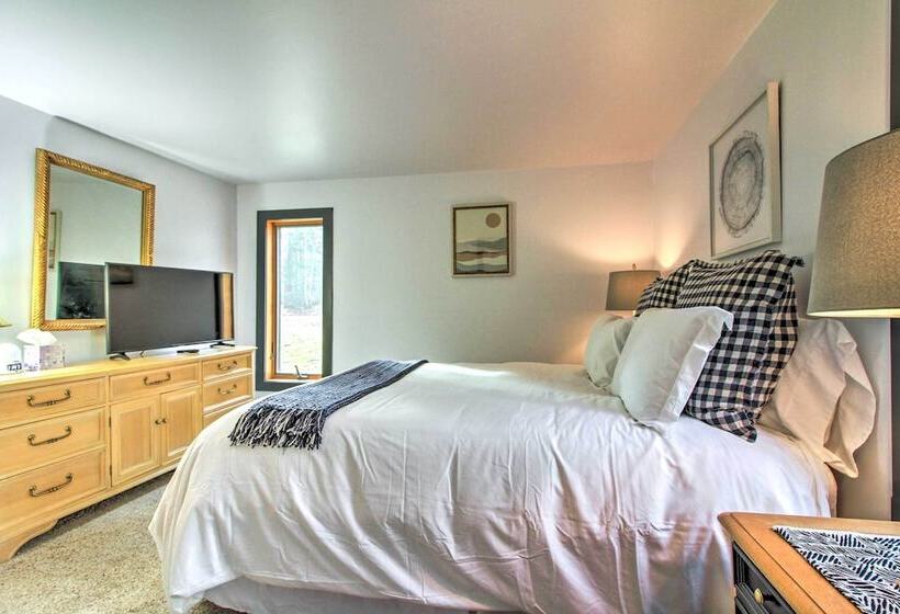 Jamaica Escape ~ 2 Mi To Stratton Mountain!