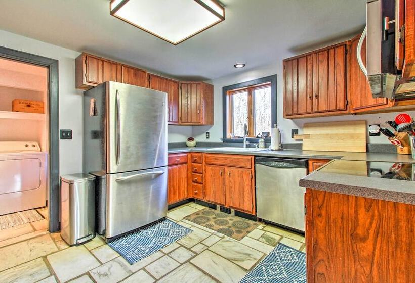 Jamaica Escape ~ 2 Mi To Stratton Mountain!