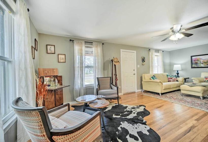 Kerrville  Hill House  W/ Backyard Oasis!