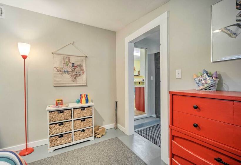 Kerrville  Hill House  W/ Backyard Oasis!