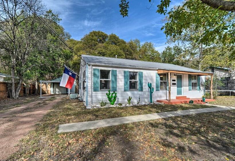 Kerrville  Hill House  W/ Backyard Oasis!