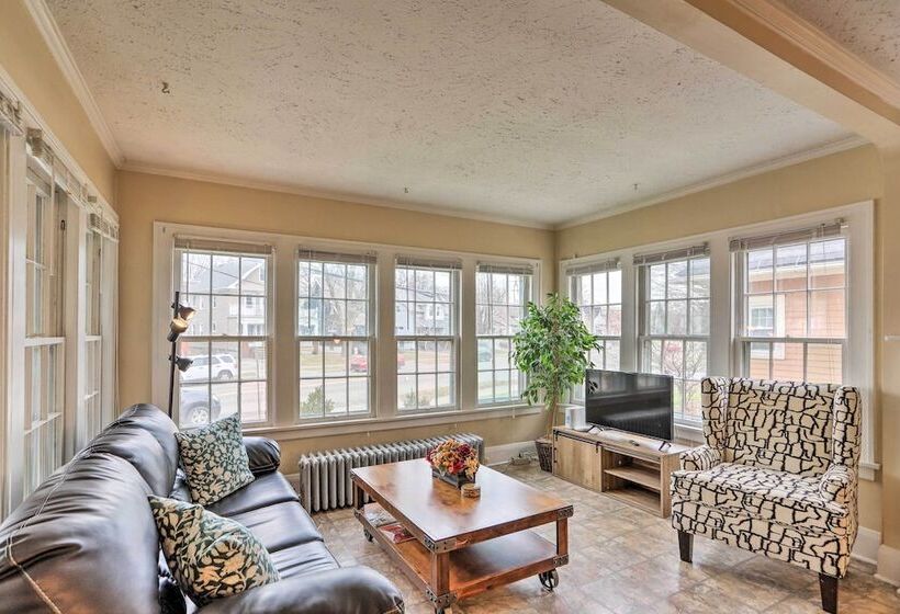 Lakewood Home W/ Yard ~ 8 Mi To Cleveland!