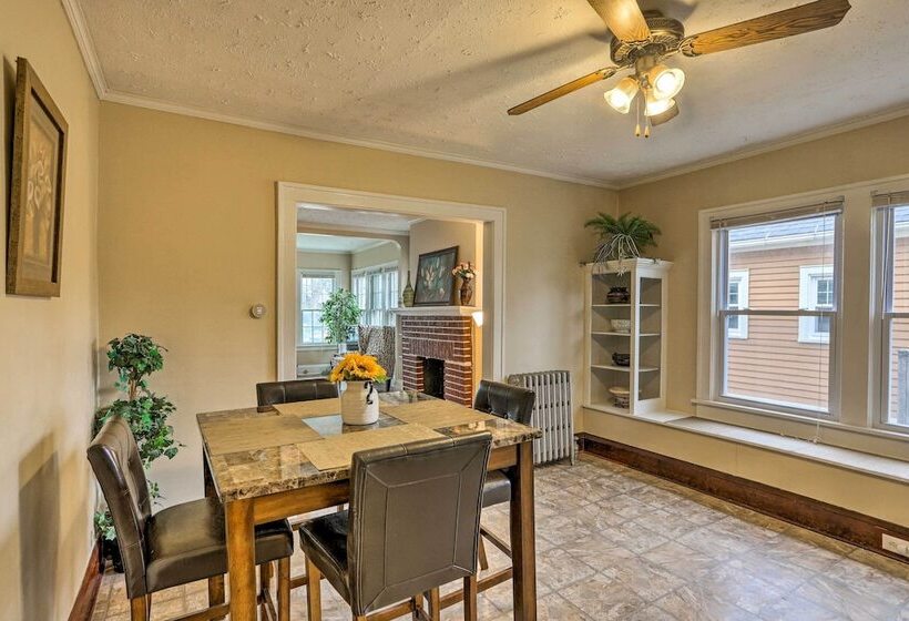 Lakewood Home W/ Yard ~ 8 Mi To Cleveland!