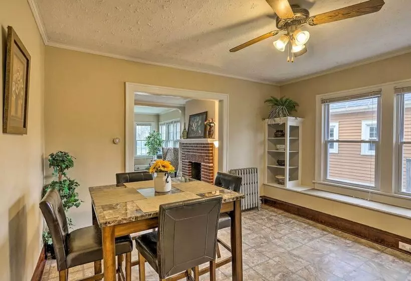 Lakewood Home W/ Yard ~ 8 Mi To Cleveland!