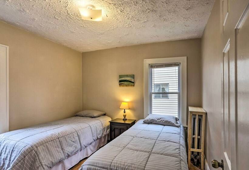 Lakewood Home W/ Yard ~ 8 Mi To Cleveland!