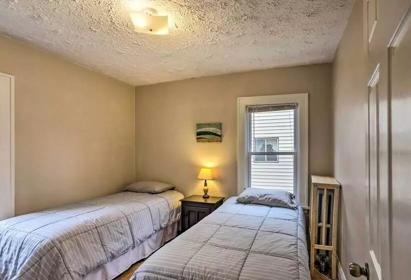 Lakewood Home W/ Yard ~ 8 Mi To Cleveland!