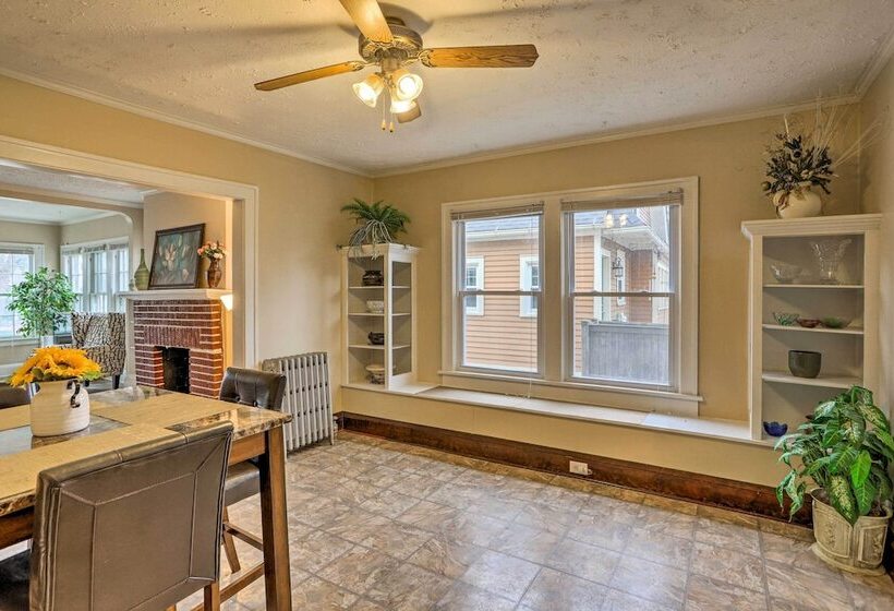 Lakewood Home W/ Yard ~ 8 Mi To Cleveland!