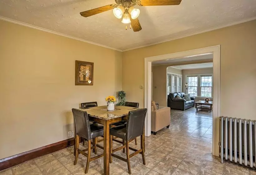 Lakewood Home W/ Yard ~ 8 Mi To Cleveland!