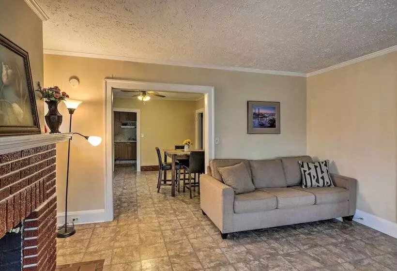 Lakewood Home W/ Yard ~ 8 Mi To Cleveland!