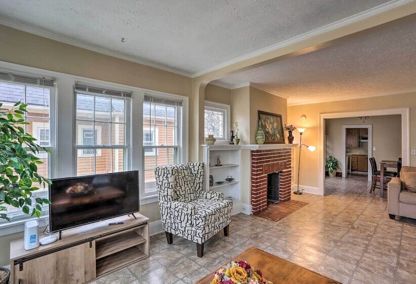 Lakewood Home W/ Yard ~ 8 Mi To Cleveland!