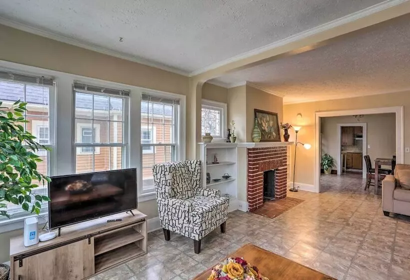 Lakewood Home W/ Yard ~ 8 Mi To Cleveland!