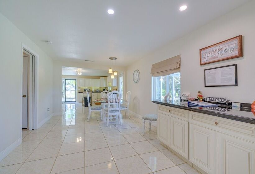 Laurel On The Lakes  Floral City Escape W/ Canoe!