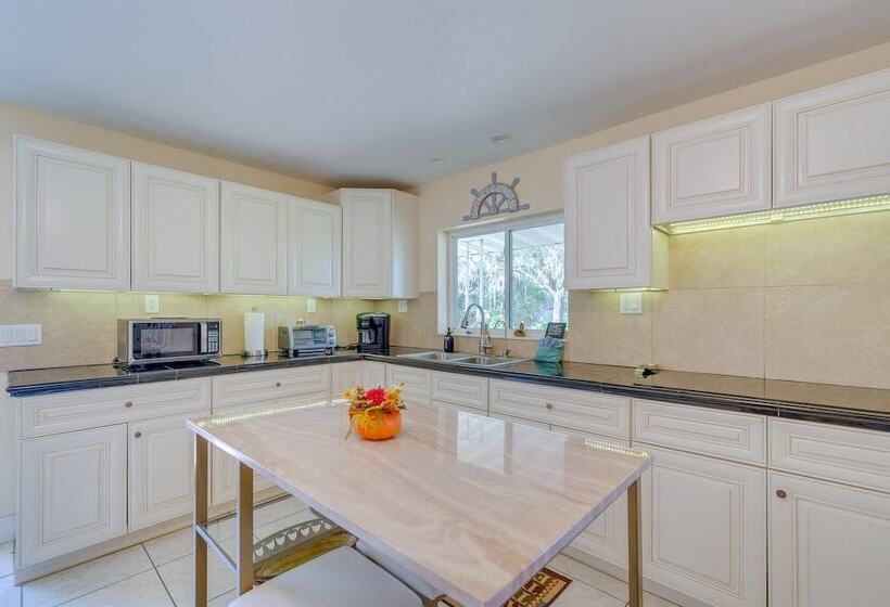 Laurel On The Lakes  Floral City Escape W/ Canoe!