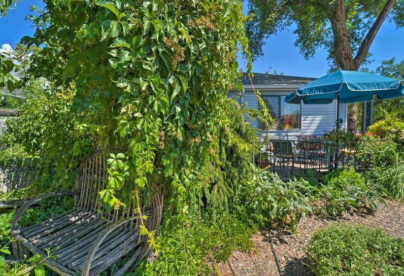 Walk To Olde Town 1940 Vintage Bungalow!