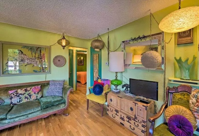 Walk To Olde Town   1940 Vintage Bungalow!