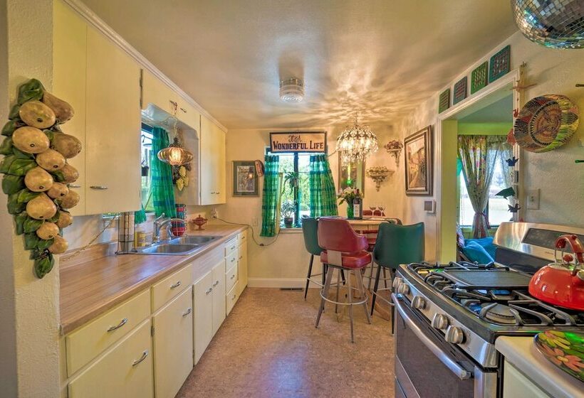 Walk To Olde Town 1940 Vintage Bungalow!