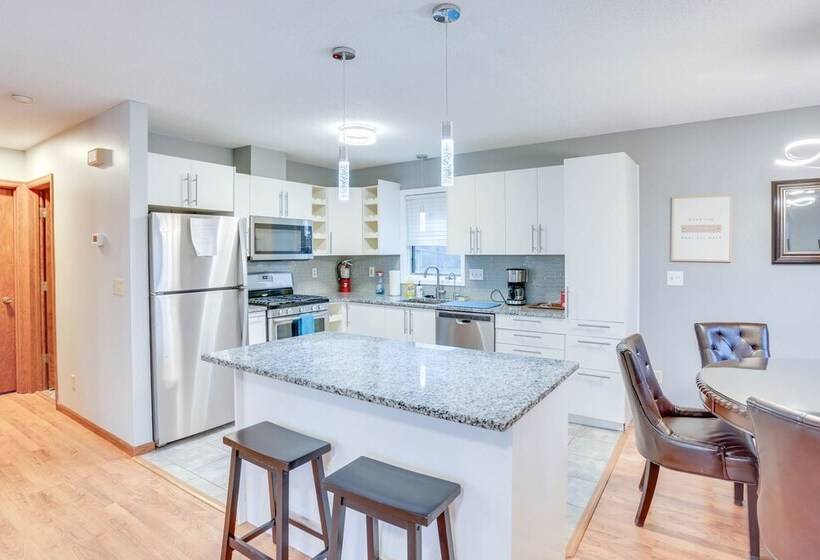 Lovely Minneapolis Home Near Target Field!