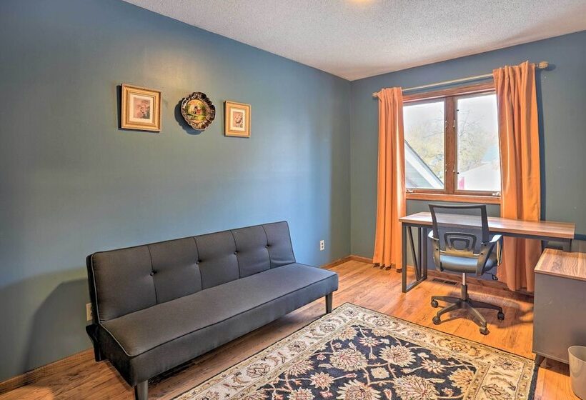 Lovely Minneapolis Home Near Target Field!