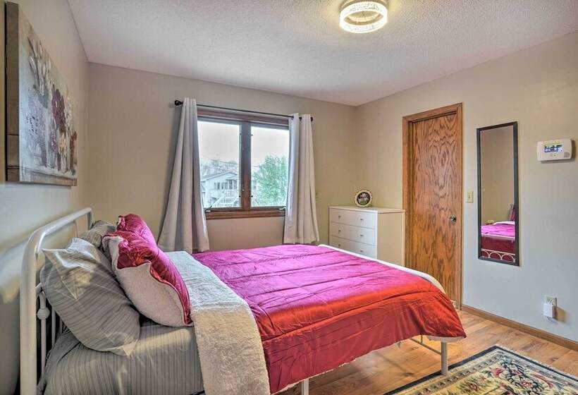 Lovely Minneapolis Home Near Target Field!