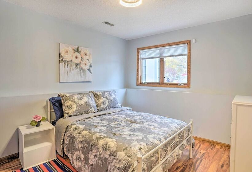 Lovely Minneapolis Home Near Target Field!